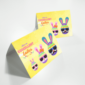Påskekortet - Have an eggcellent easter. To Gule kort med tre fargerike egg med hareører og solbriller.